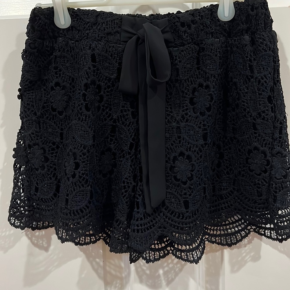 Blu Pepper lace shorts